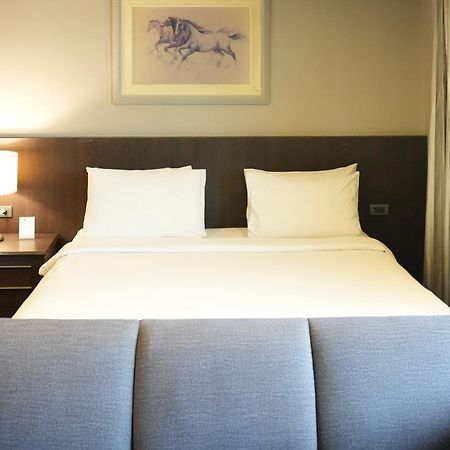 Royal Suite Hotel Бангкок Экстерьер фото