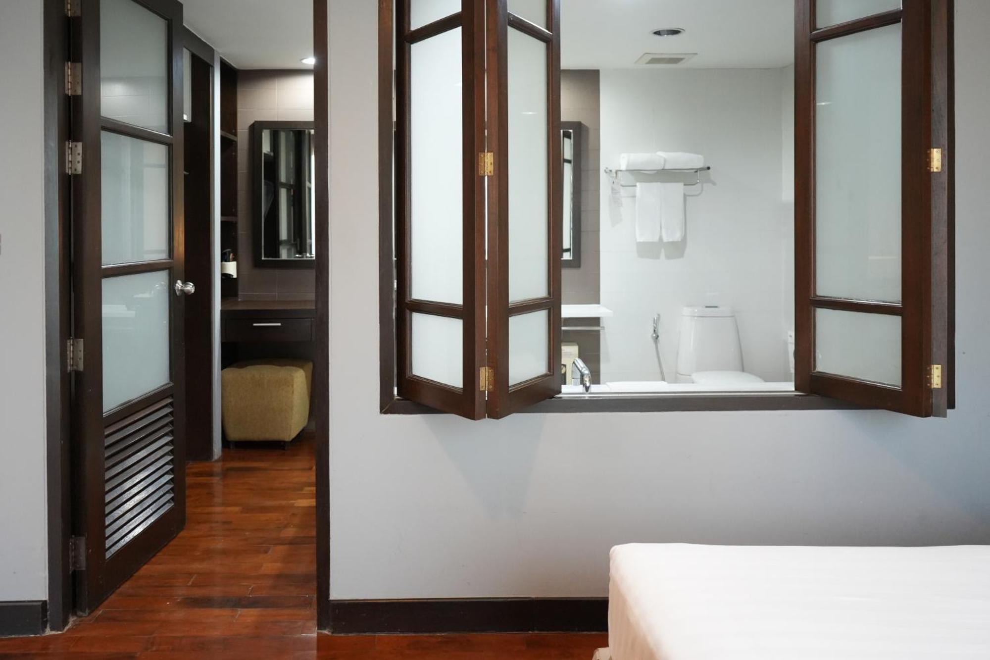 Royal Suite Hotel Бангкок Экстерьер фото