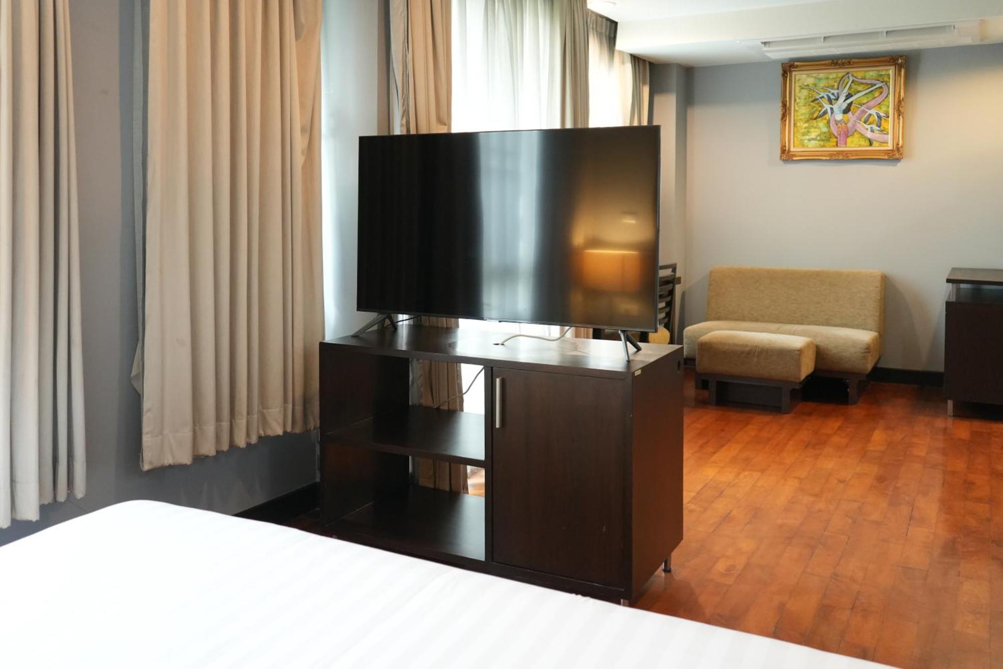 Royal Suite Hotel Бангкок Экстерьер фото