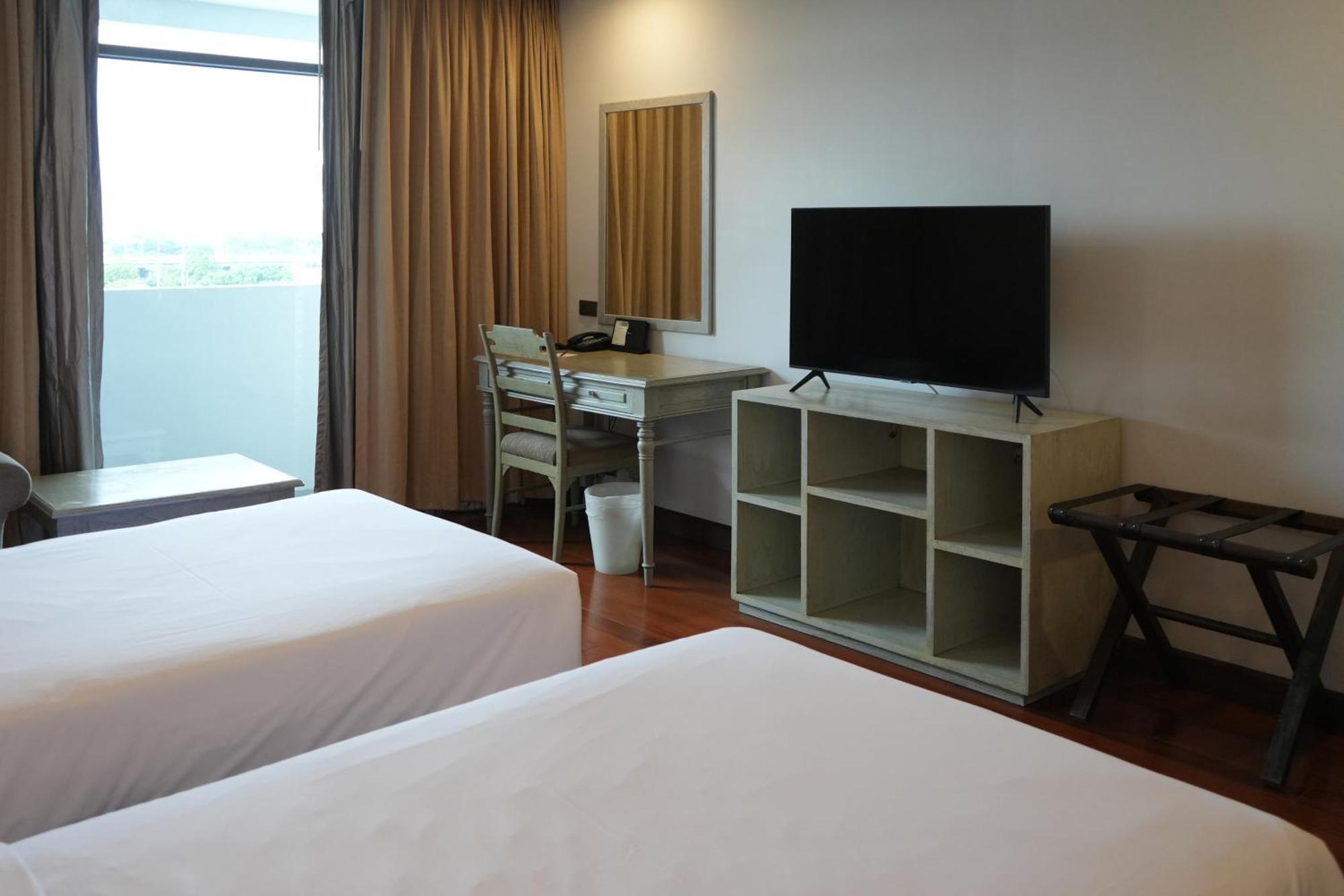 Royal Suite Hotel Бангкок Экстерьер фото