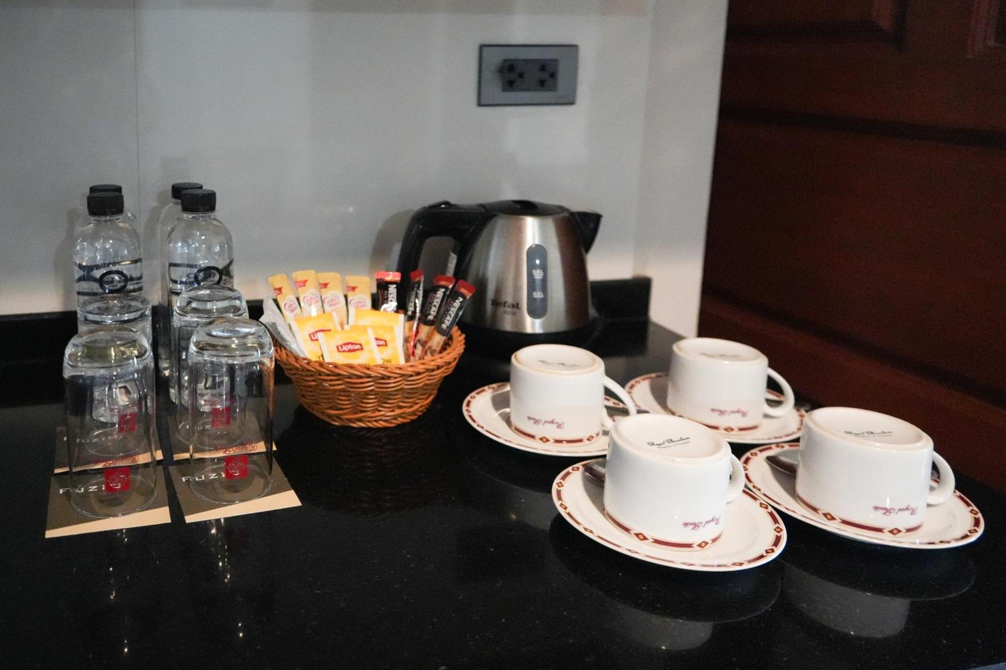 Royal Suite Hotel Бангкок Экстерьер фото