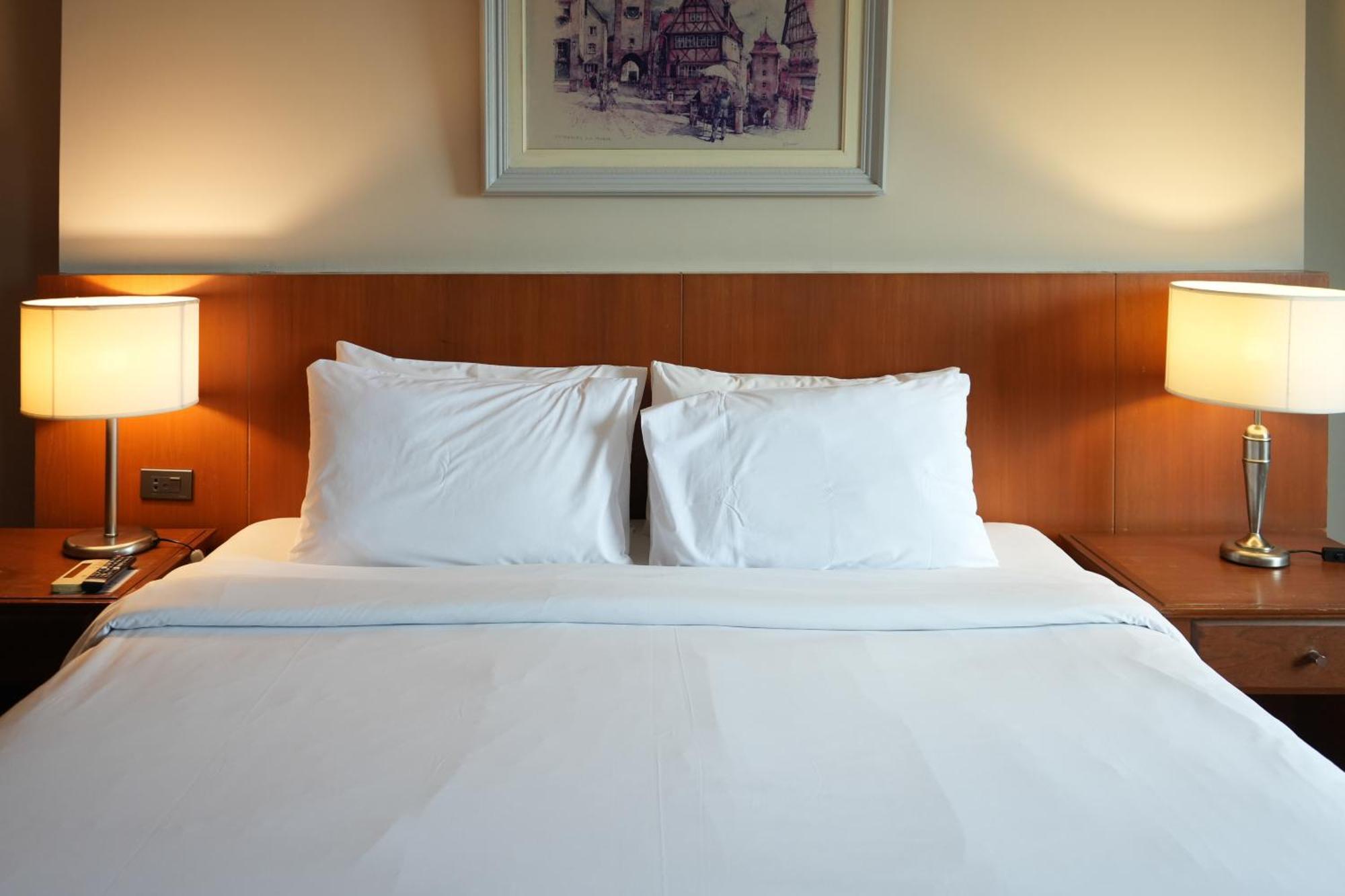 Royal Suite Hotel Бангкок Экстерьер фото