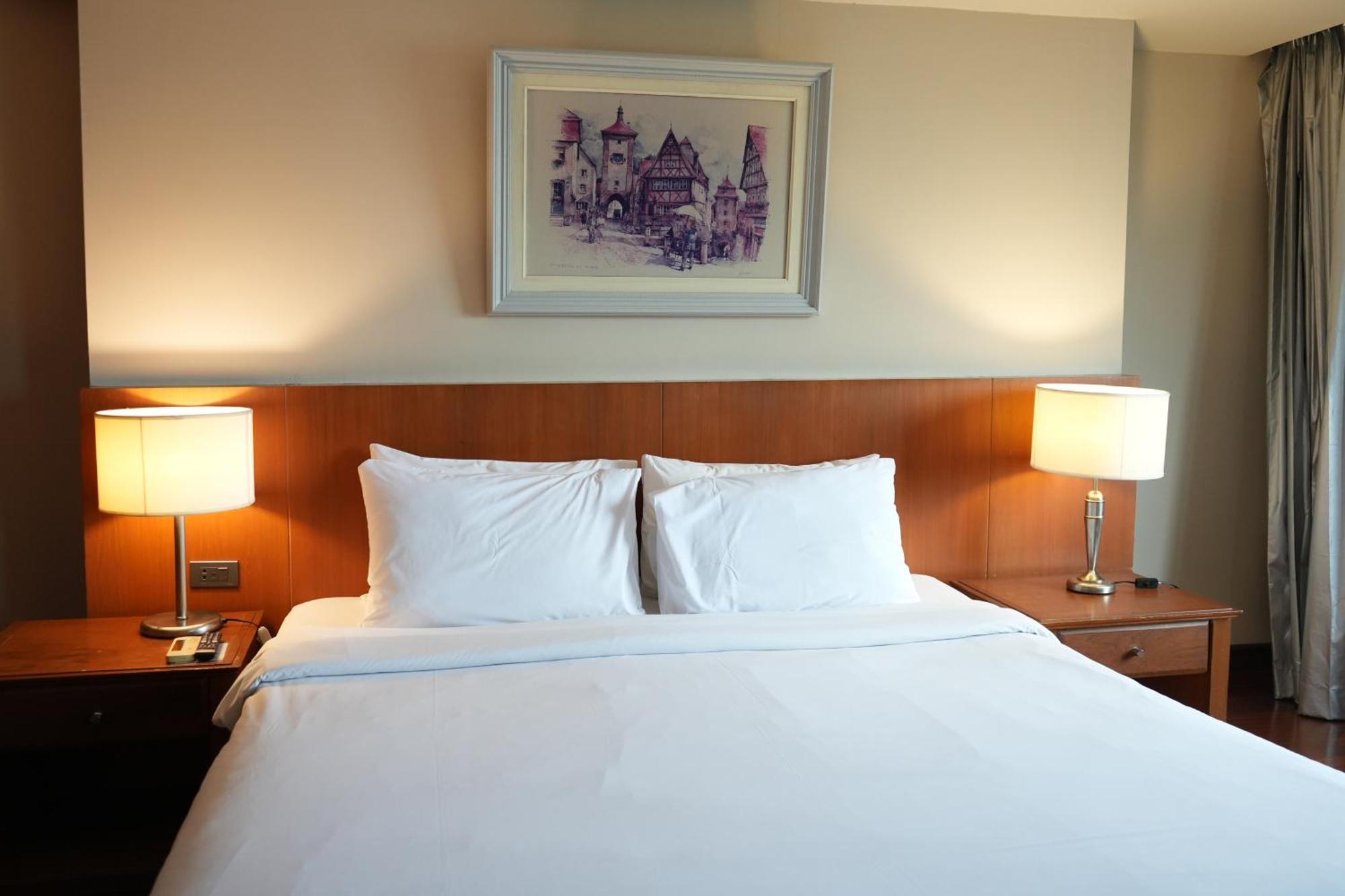 Royal Suite Hotel Бангкок Экстерьер фото