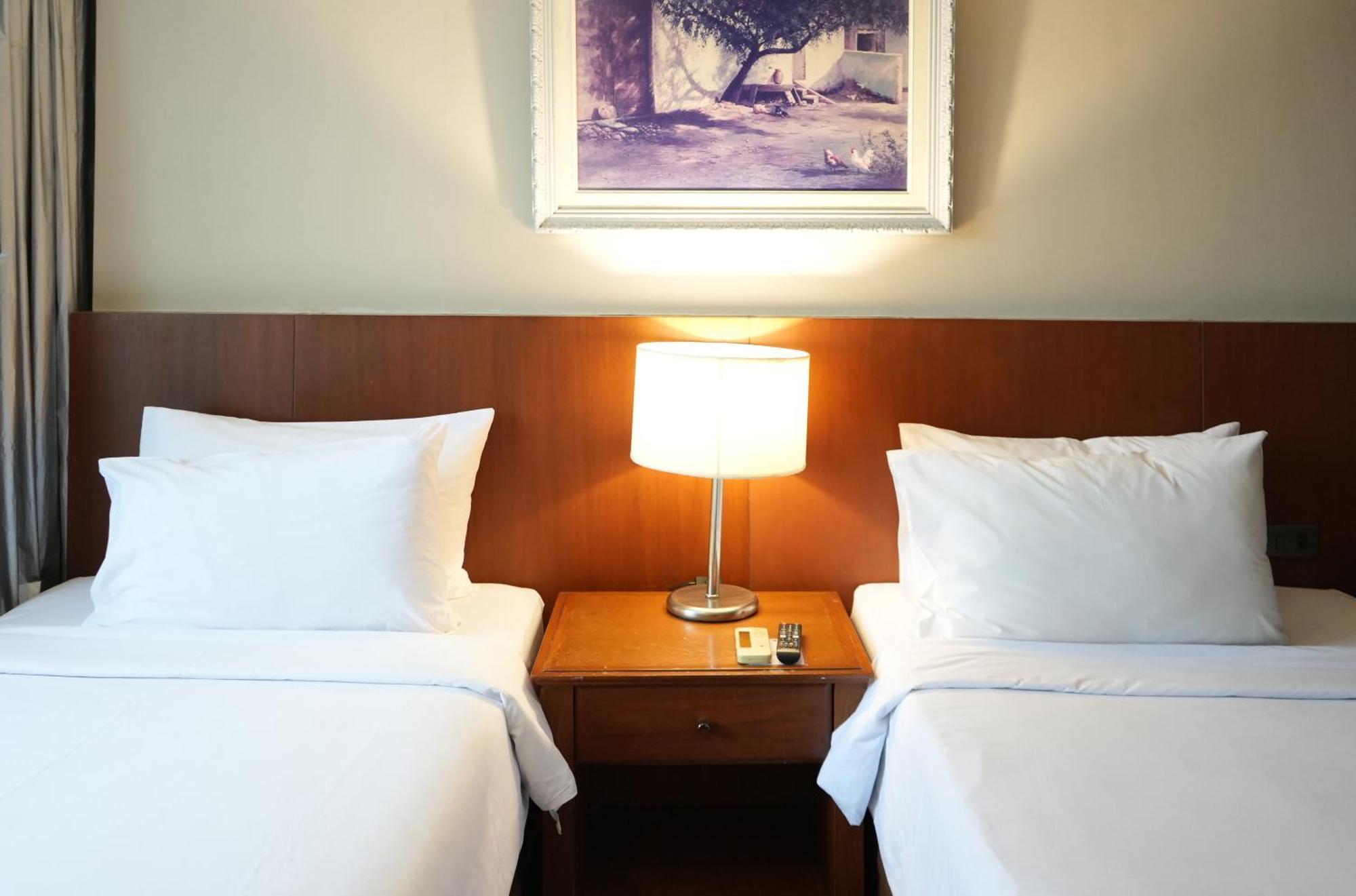 Royal Suite Hotel Бангкок Экстерьер фото