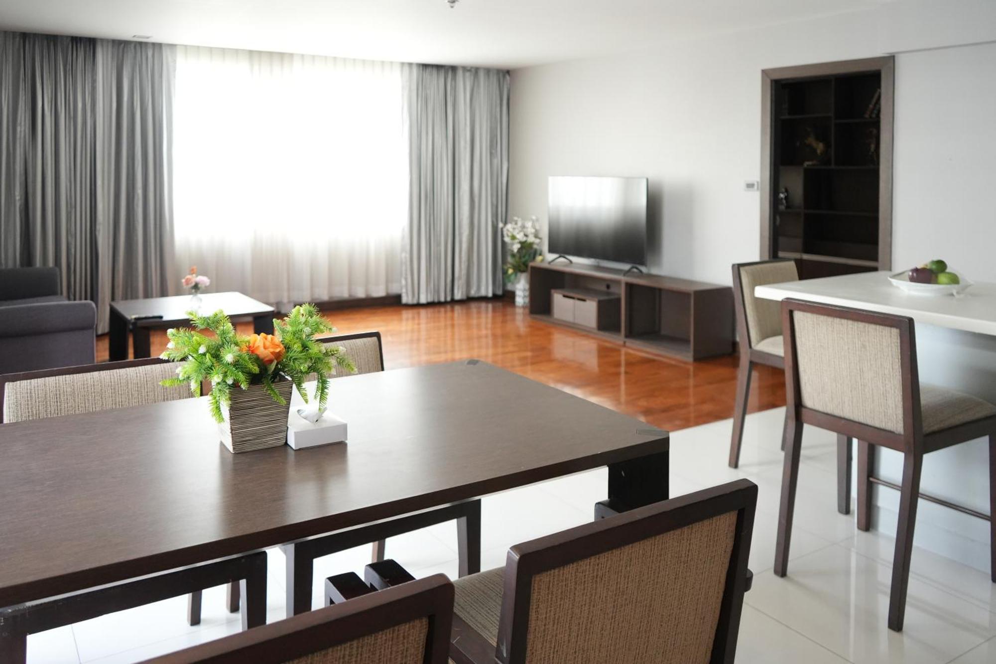Royal Suite Hotel Бангкок Экстерьер фото