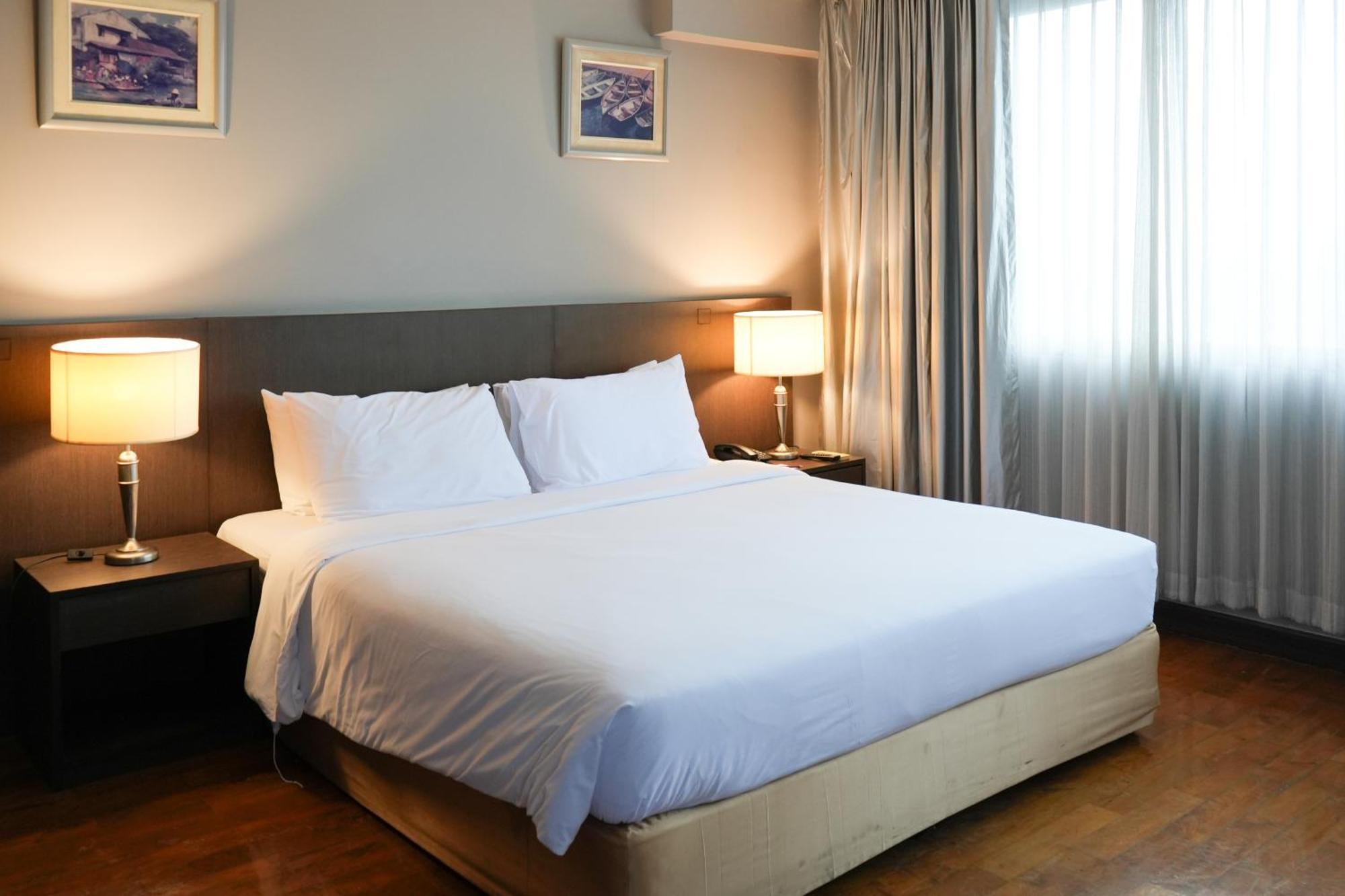 Royal Suite Hotel Бангкок Экстерьер фото