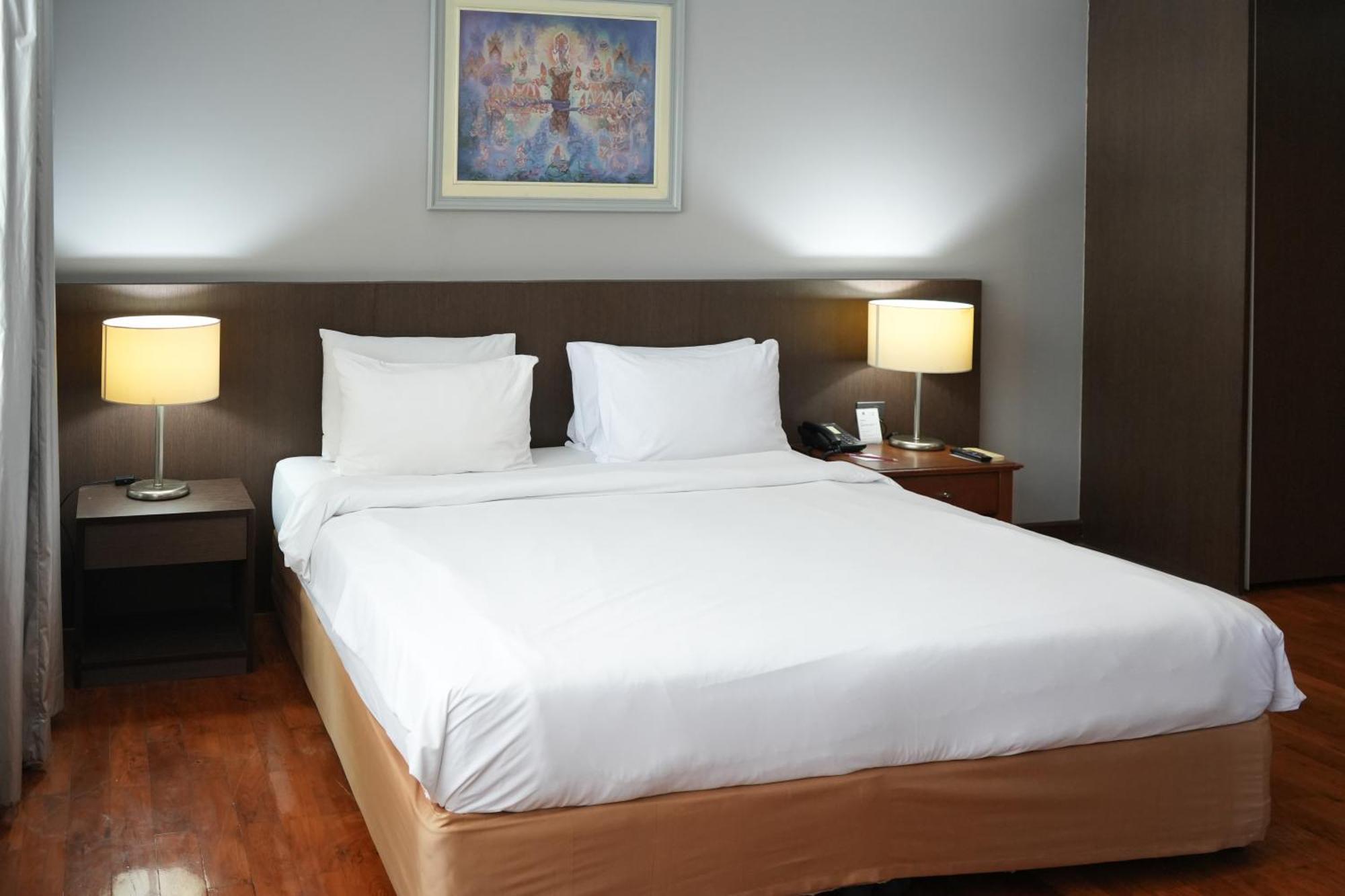 Royal Suite Hotel Бангкок Экстерьер фото