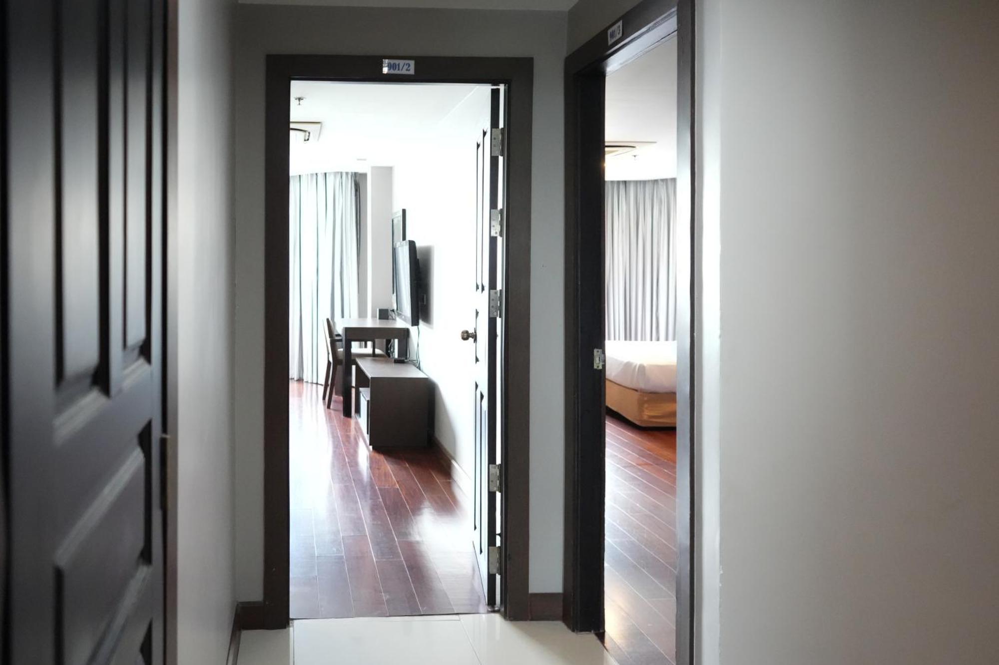 Royal Suite Hotel Бангкок Экстерьер фото
