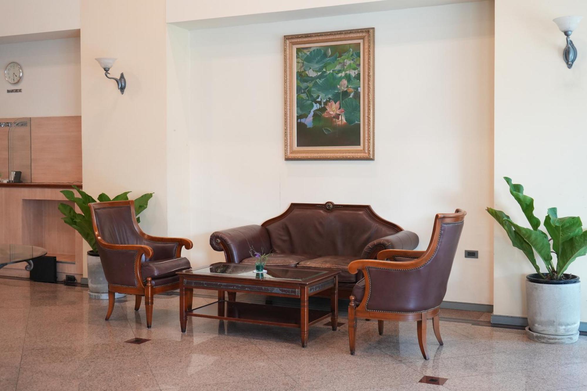 Royal Suite Hotel Бангкок Экстерьер фото